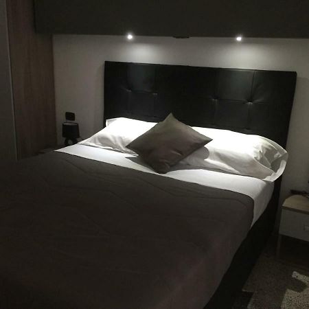 Mb95 - Mezzocannone Luxurious Bed&Breakfast Napoli Ngoại thất bức ảnh