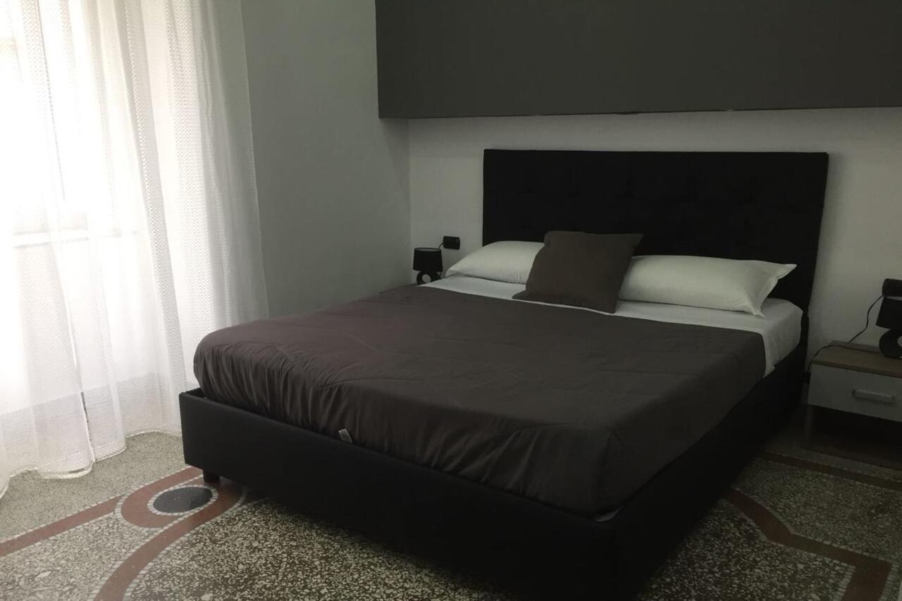 Mb95 - Mezzocannone Luxurious Bed&Breakfast Napoli Ngoại thất bức ảnh