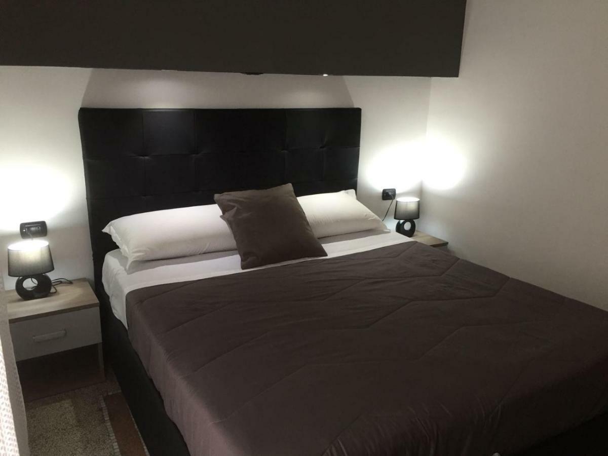 Mb95 - Mezzocannone Luxurious Bed&Breakfast Napoli Ngoại thất bức ảnh