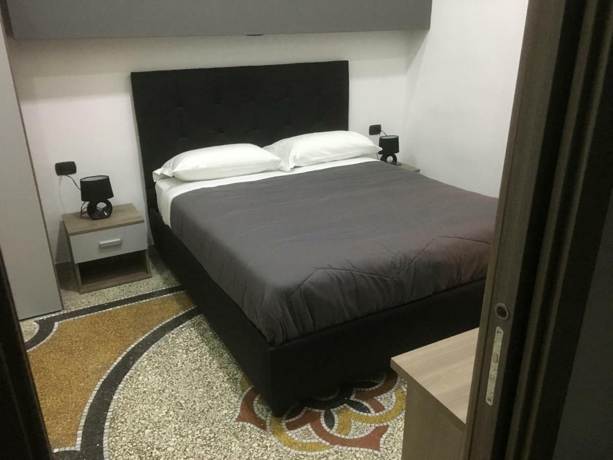 Mb95 - Mezzocannone Luxurious Bed&Breakfast Napoli Ngoại thất bức ảnh